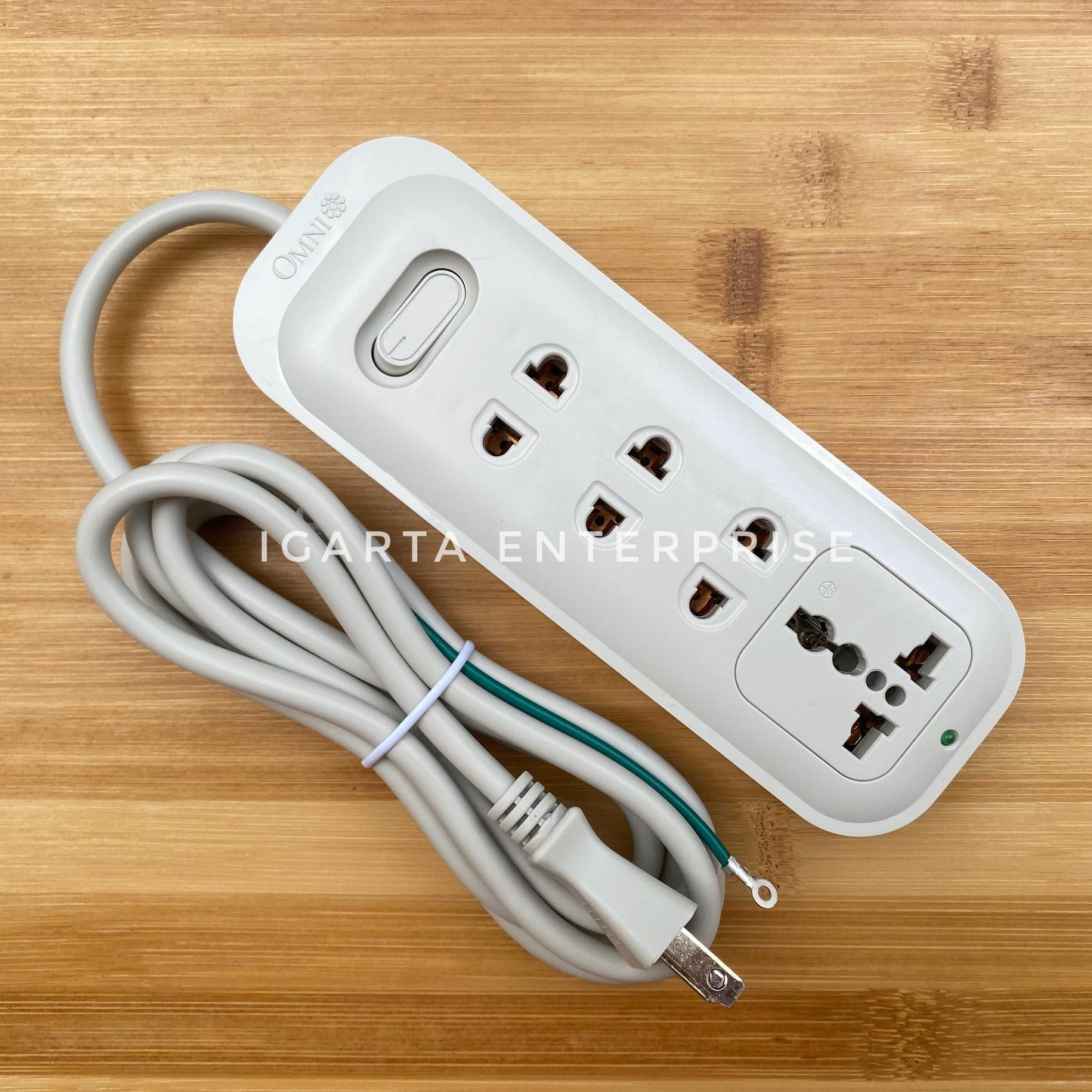 OMNI Extension Cord Set w/ Universal Outlet & Switch WER 103